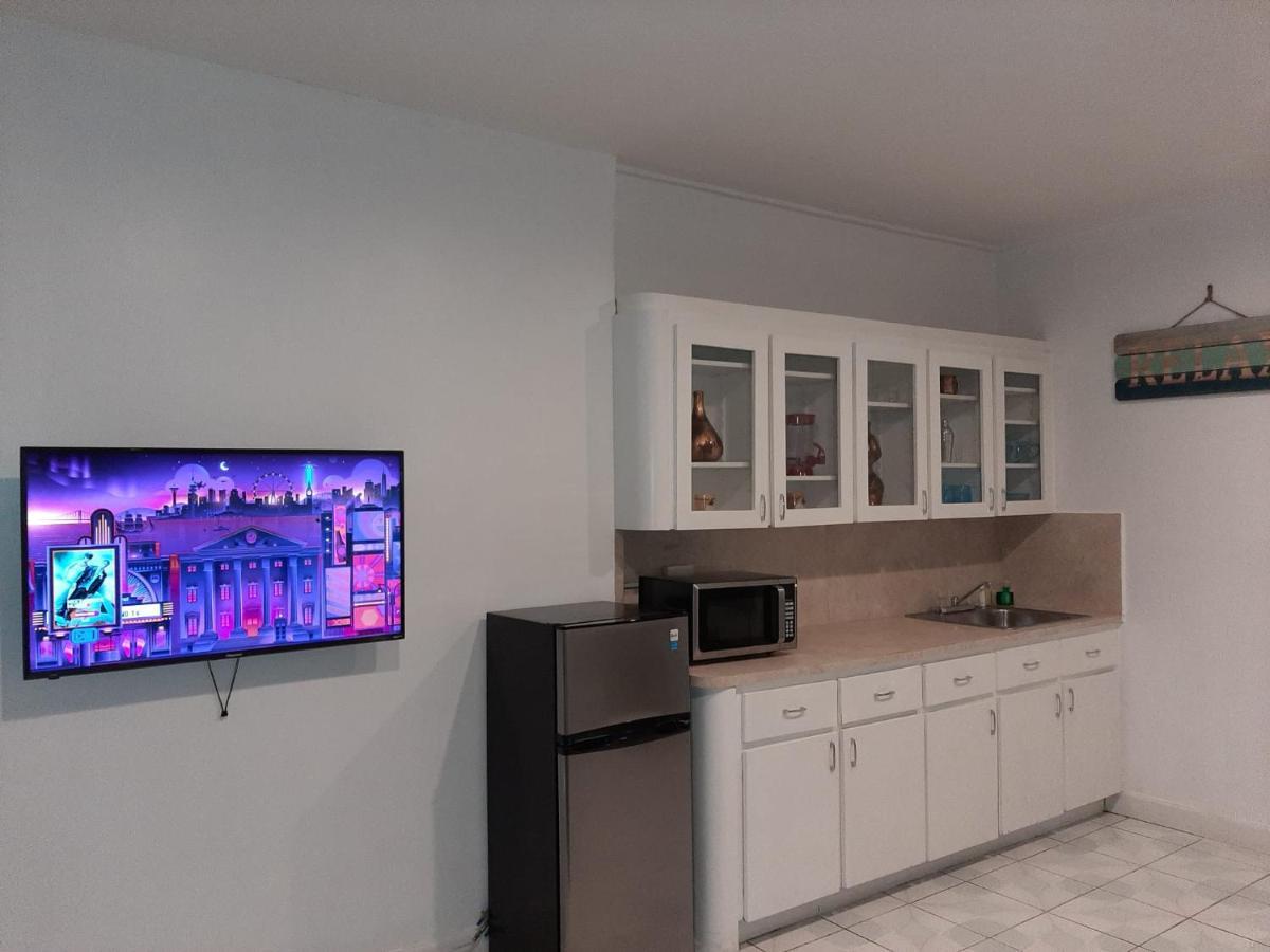 Hallandale Studio With Pool Appartement Hallandale Beach Buitenkant foto