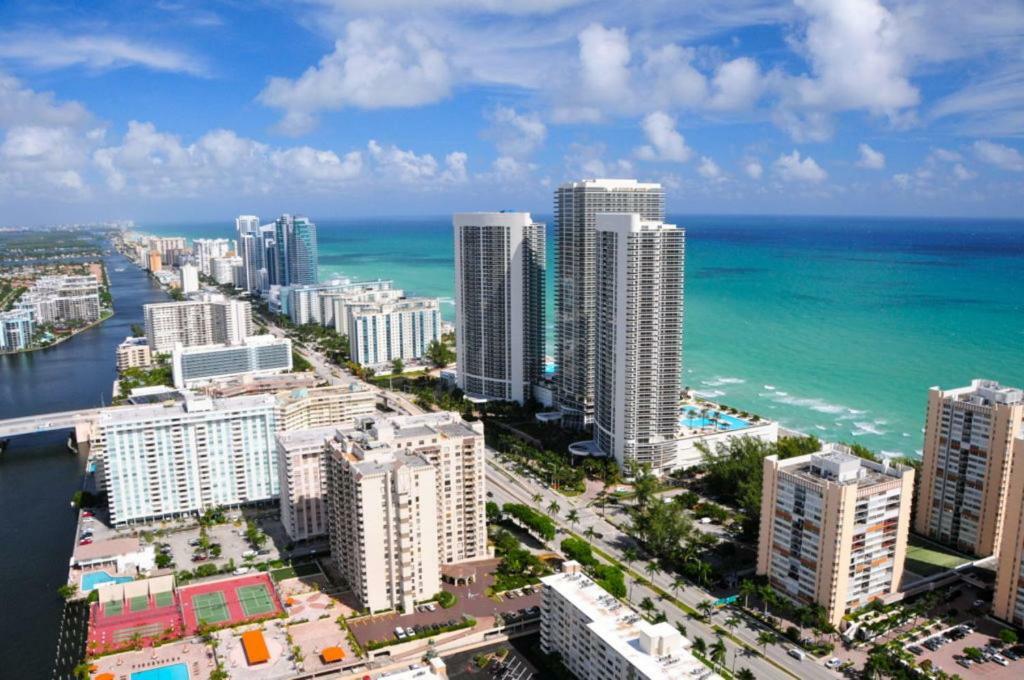 Hallandale Studio With Pool Appartement Hallandale Beach Buitenkant foto